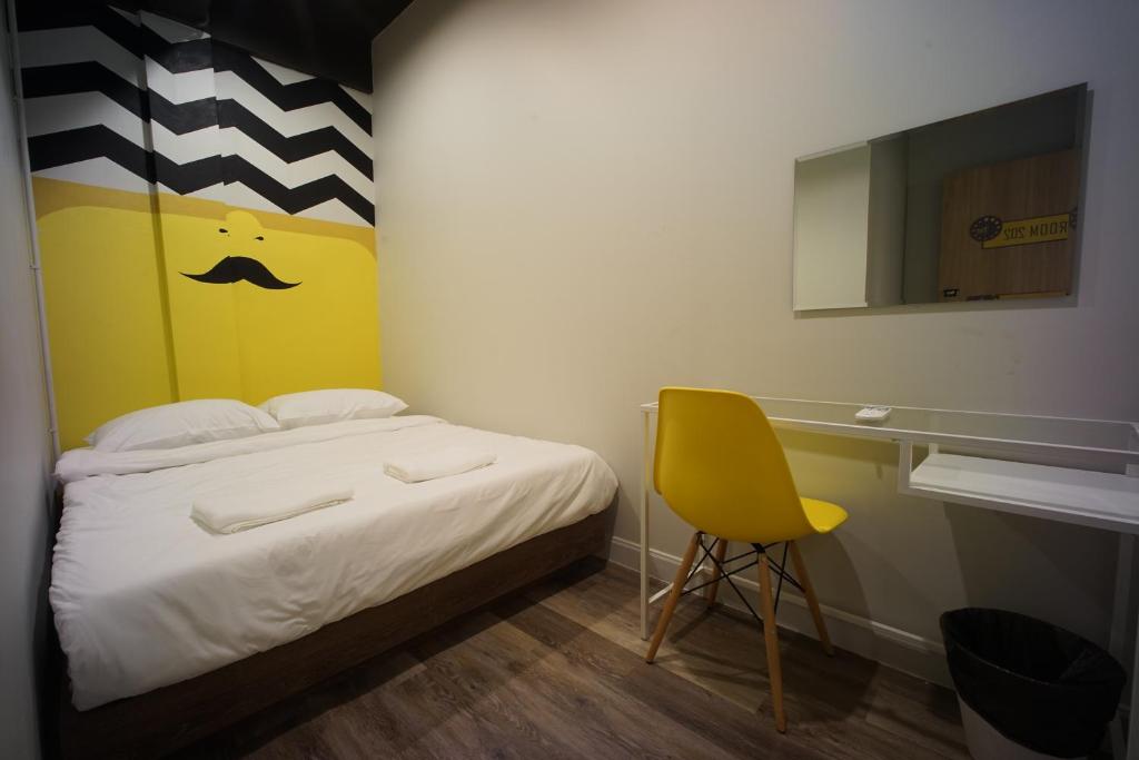 Двухместный (Небольшой двухместный номер с 1 кроватью), BRB Hostel Bangkok Silom