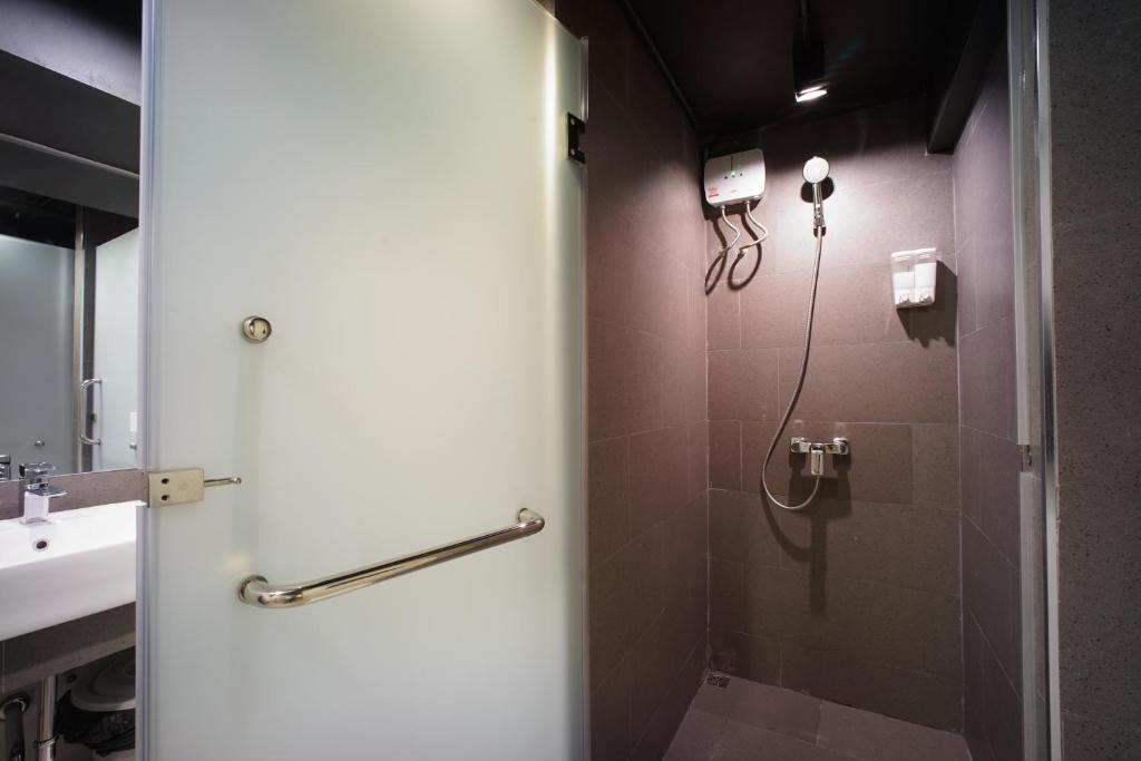 Двухместный (Небольшой двухместный номер с 1 кроватью), BRB Hostel Bangkok Silom