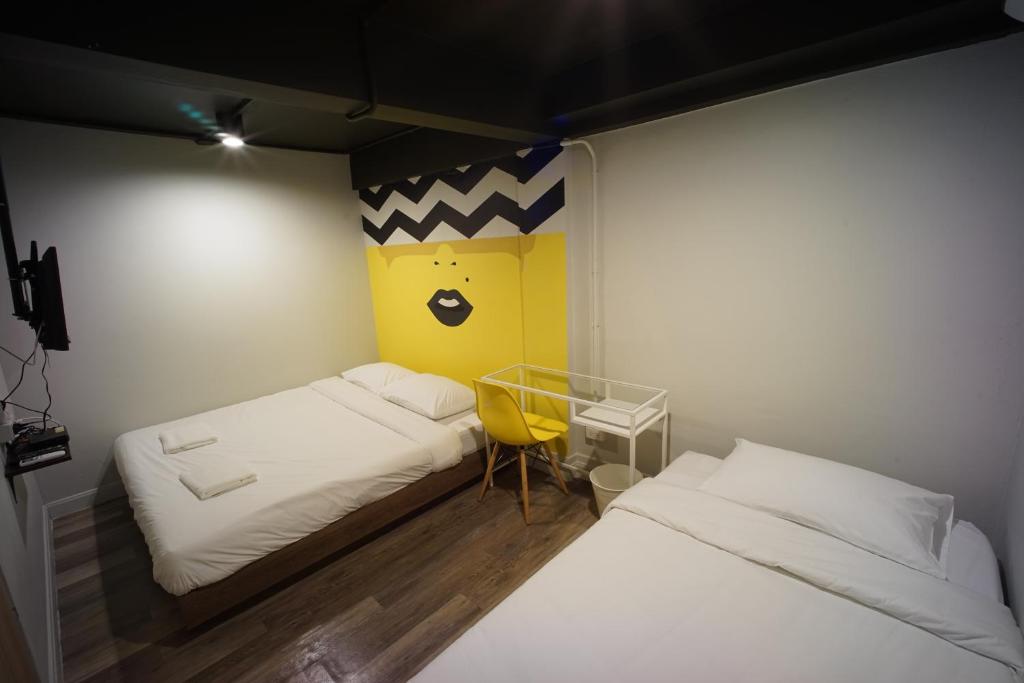 Трехместный (Трехместный номер с общей ванной комнатой), BRB Hostel Bangkok Silom
