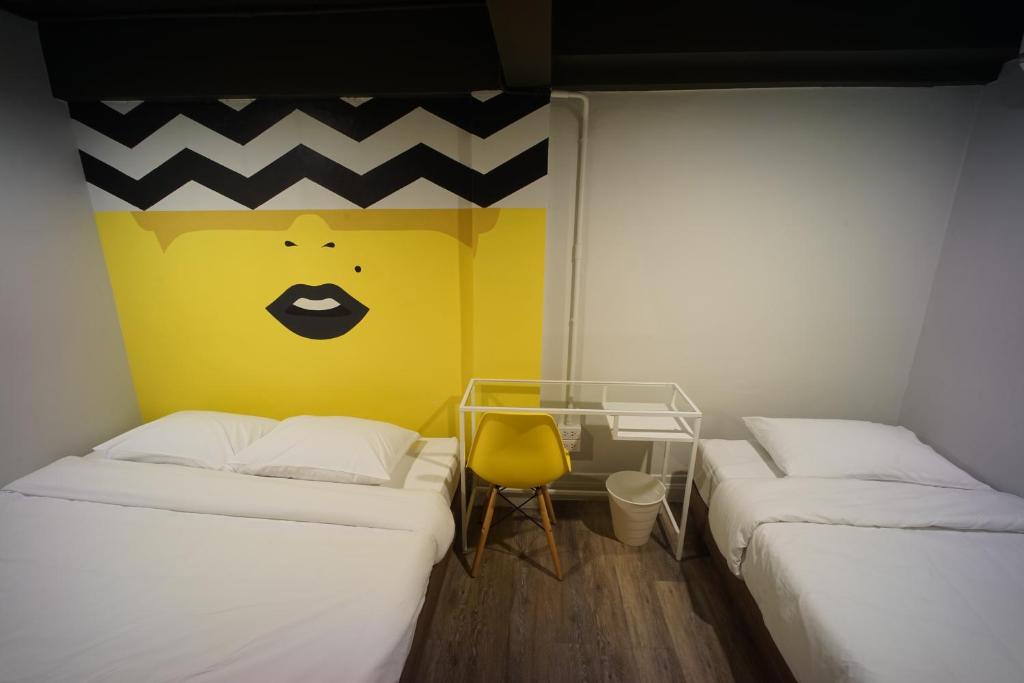 Трехместный (Трехместный номер с общей ванной комнатой), BRB Hostel Bangkok Silom
