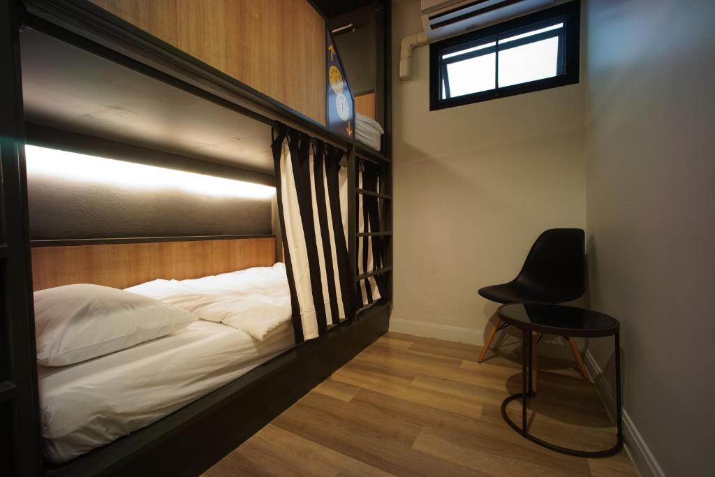 Четырехместный (Четырехместный номер с общей ванной комнатой), BRB Hostel Bangkok Silom