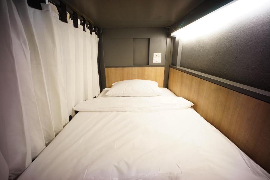 Четырехместный (Четырехместный номер с общей ванной комнатой), BRB Hostel Bangkok Silom