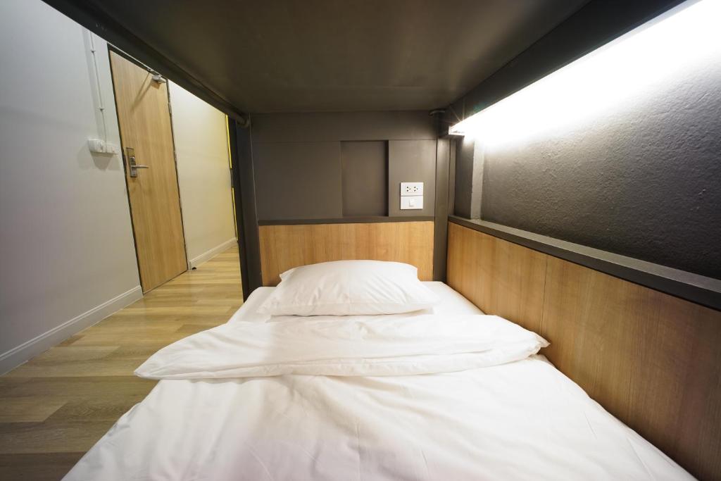 Четырехместный (Четырехместный номер с общей ванной комнатой), BRB Hostel Bangkok Silom