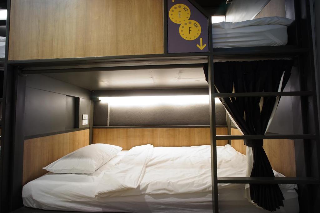 Четырехместный (Четырехместный номер с общей ванной комнатой), BRB Hostel Bangkok Silom