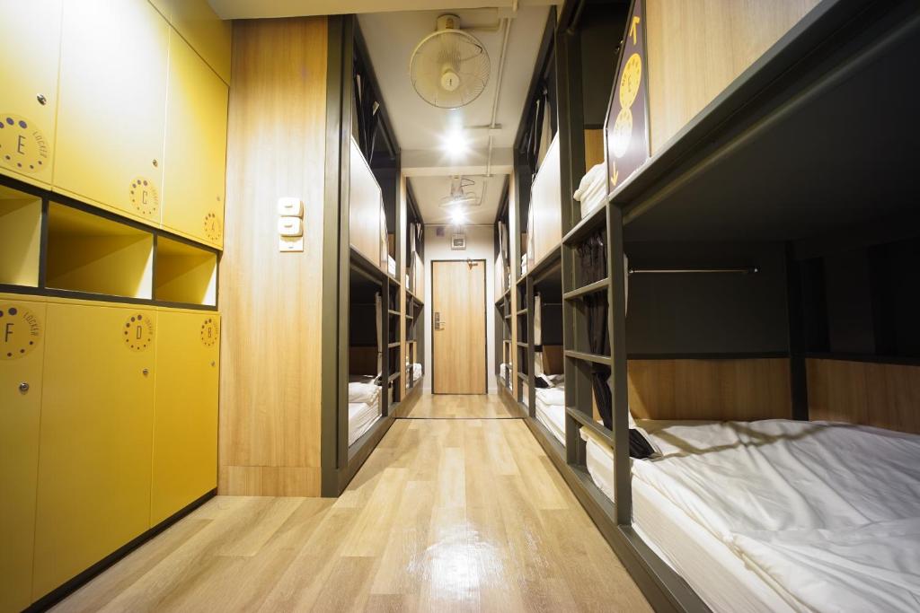 Номер (Кровать в общем номере для мужчин и женщин с 10 кроватями), BRB Hostel Bangkok Silom