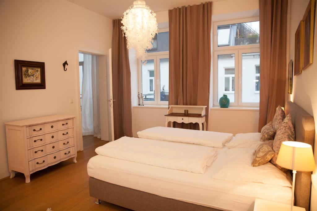 Traumwohnung Wiener Altbau - zentral- - Tap to explore photos