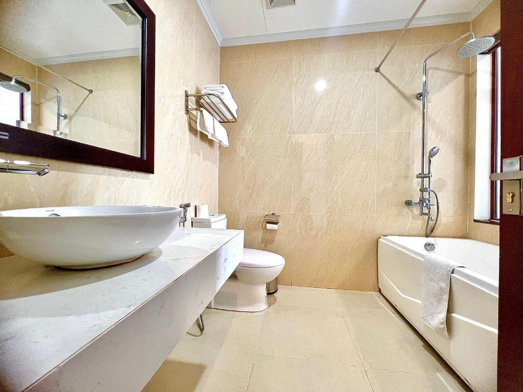 Paragon Noi Bai Hotel and Pool - Tap to explore photos