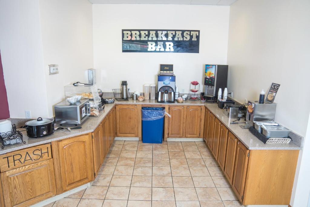 Americas Best Value Inn St. Louis / South photo 2