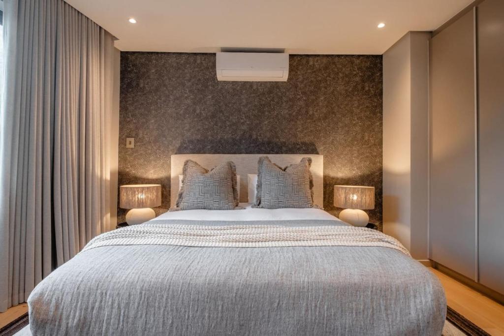 Vive One by Bliss Collection - Tap to explore photos