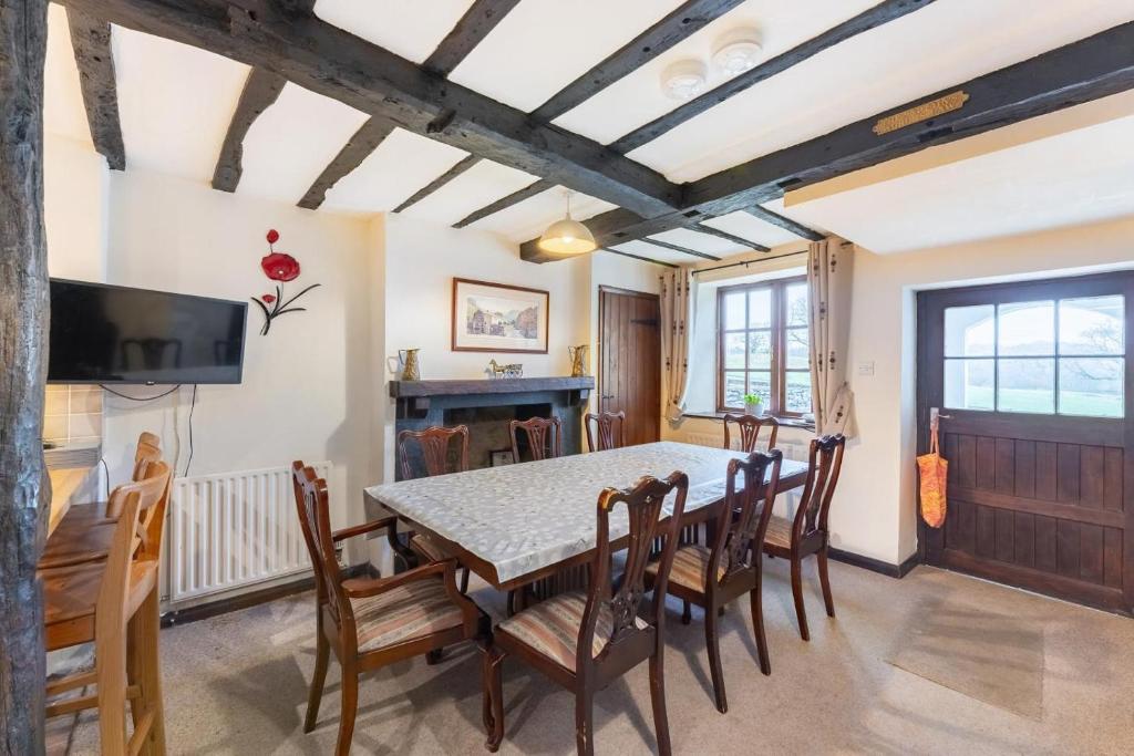 5 Bed in Ambleside oc-lr239 - Tap to explore photos
