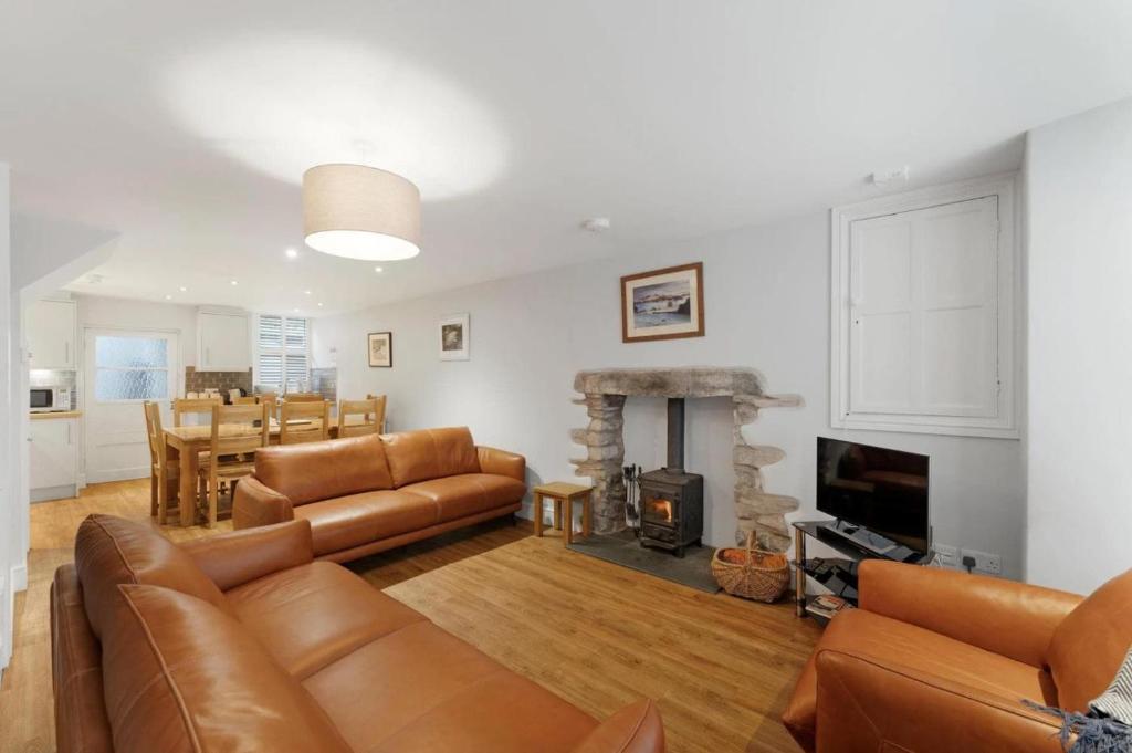 4 Bed in Ambleside oc-lr034 - Tap to explore photos