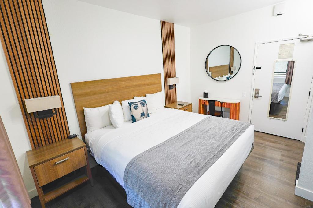 Urban Boutique Hotel - Tap to explore photos