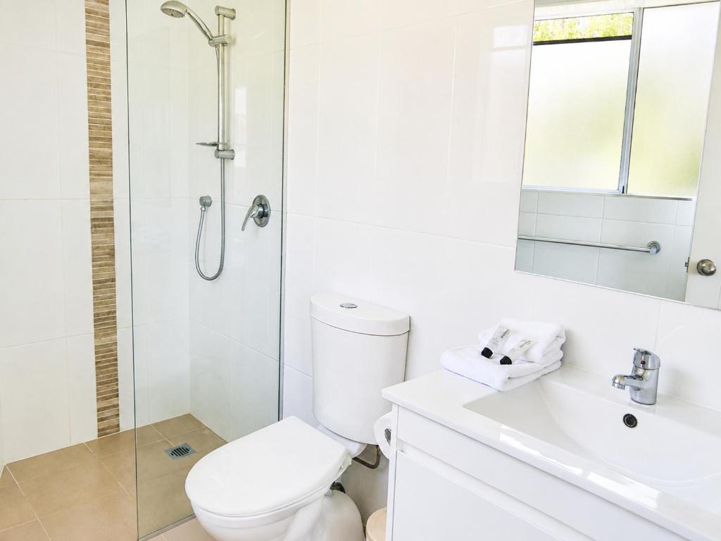 Pelican Cove Waterfront Apartments - Tap to explore photos