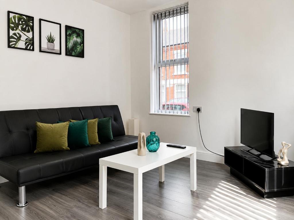 Burleigh House - Free Wifi - Tap to explore photos
