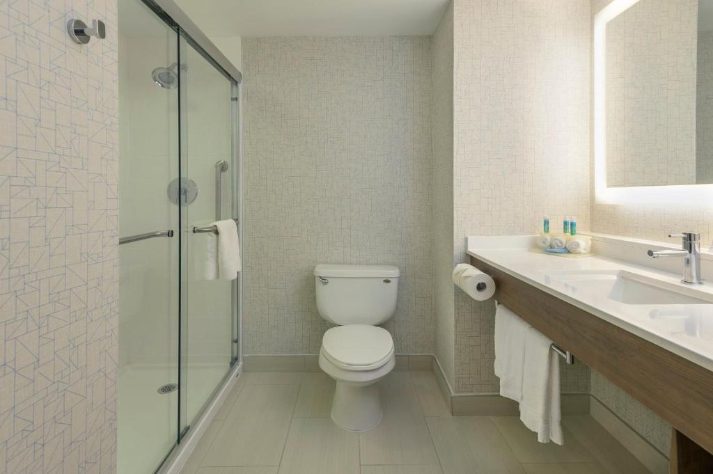Holiday Inn Express & Suites North Bay by IHG - Tap to explore photos