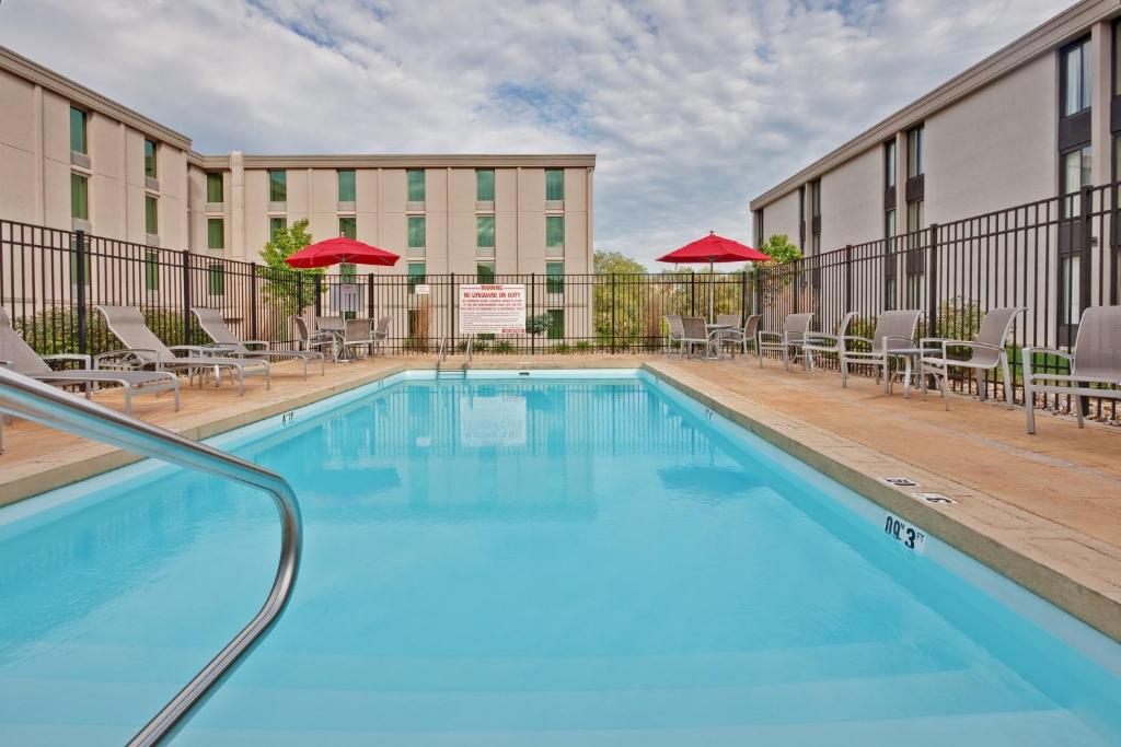 Holiday Inn BLOOMINGTON-UNIVERSITY AREA - Tap to explore photos