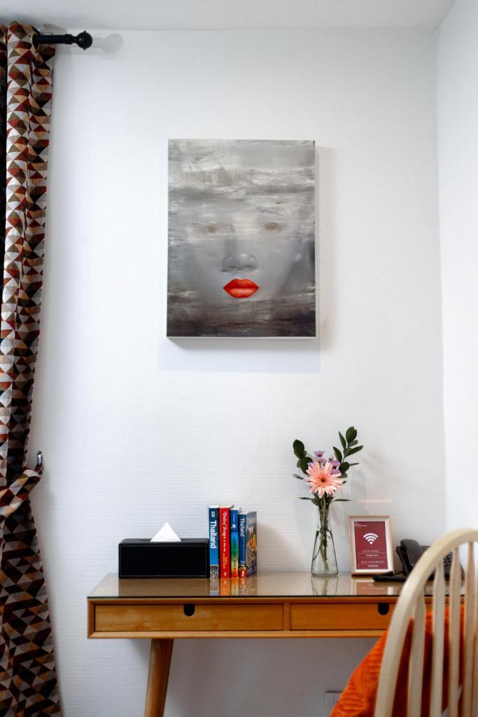 Chala Number 2 Art and Gallery House - Tap to explore photos