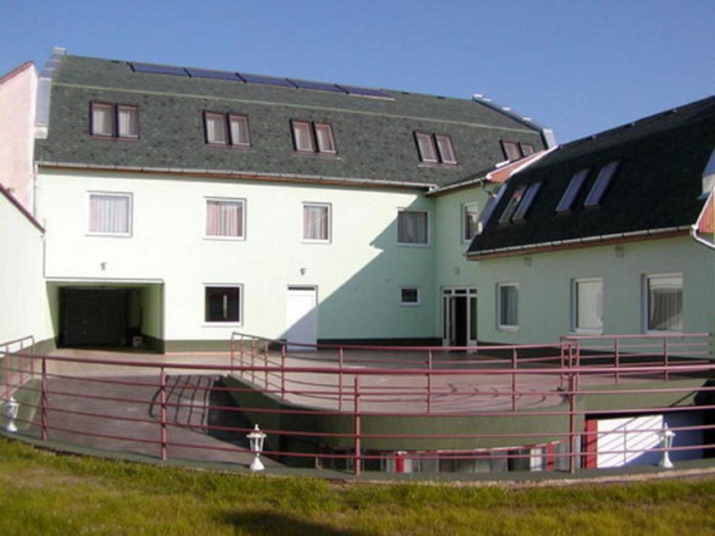 Одноместный (Одноместный номер с ванной комнатой), Belvárosi Panzió