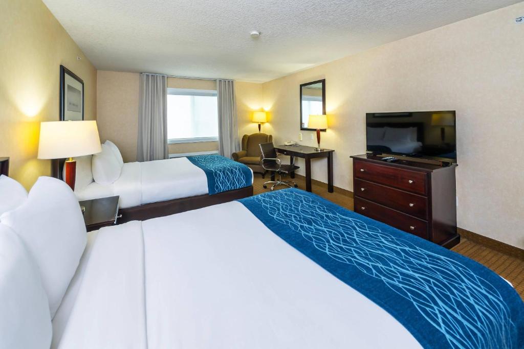 Comfort Inn & Suites Edson - Yellowhead Highway - Tap to explore photos
