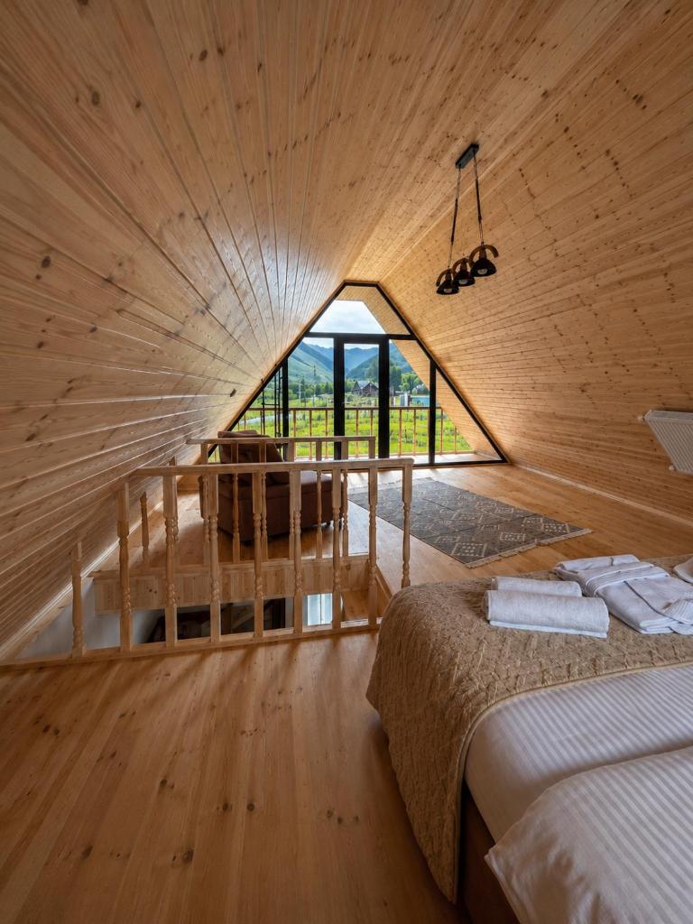 Sno View Villa & Cottage - Tap to explore photos