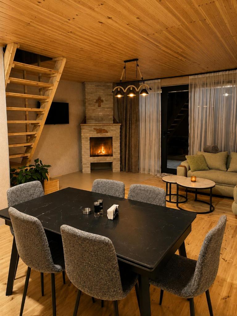 Sno View Villa & Cottage - Tap to explore photos