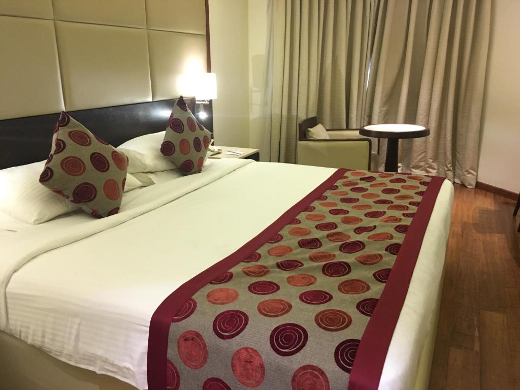 Двухместный (Club Room with Complimentary Upgrade(Subject to Availability) and 20% Discount on Food and Beverage), Ramee Guestline Hotel Juhu