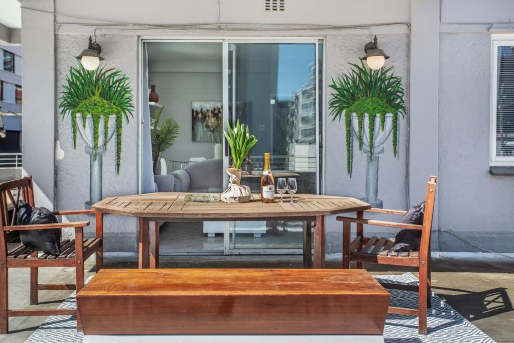 Beachcomber Sunset Sleeper - Tap to explore photos