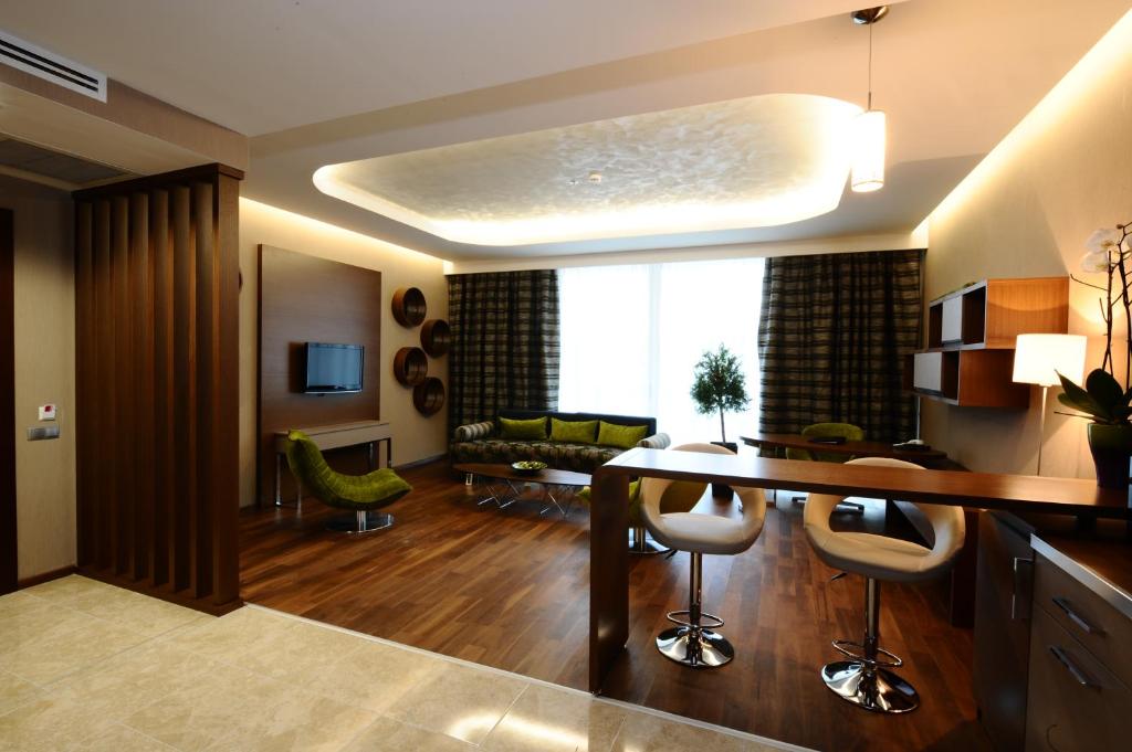 Сьюит (Люкс «Гранд»), Hotel Ramada Podgorica