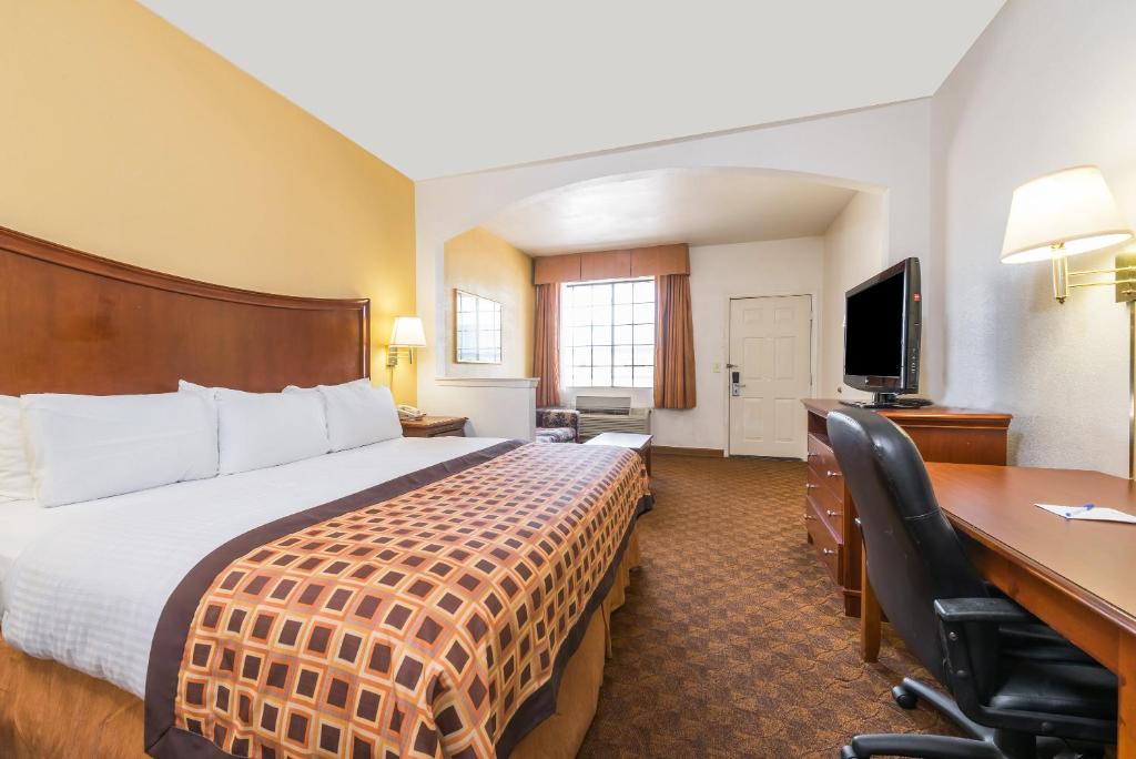 Americas Best Value Inn & Suites Fort Worth South photo 3