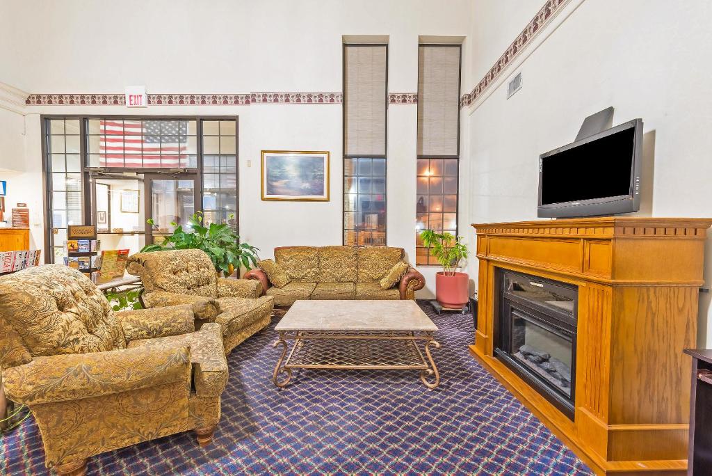 Americas Best Value Inn & Suites Fort Worth South photo 1