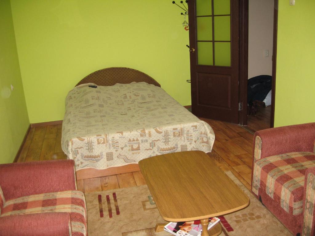 Apartment on Vasylya Chervoniya 67 photo 1