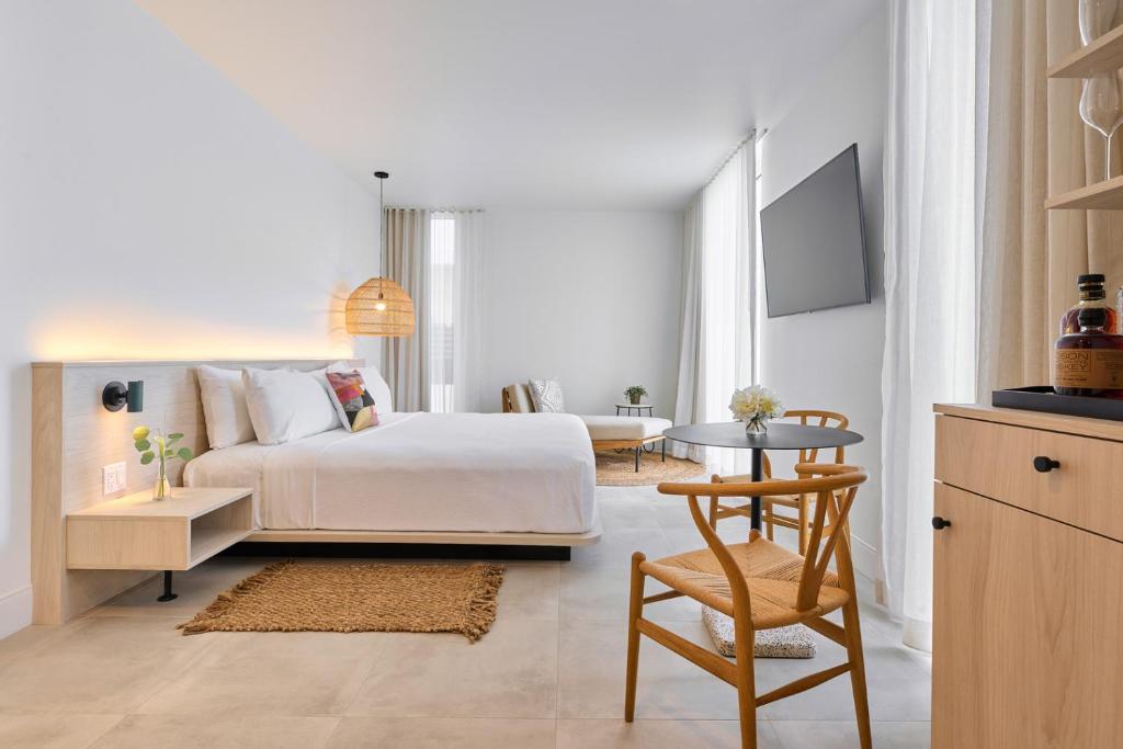 Hotel Greystone - Adults Only - Tap to explore photos