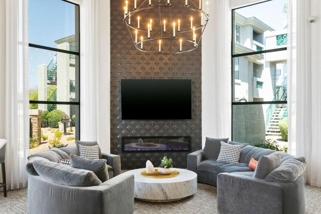 CozySuites at Kierland Commons - Tap to explore photos