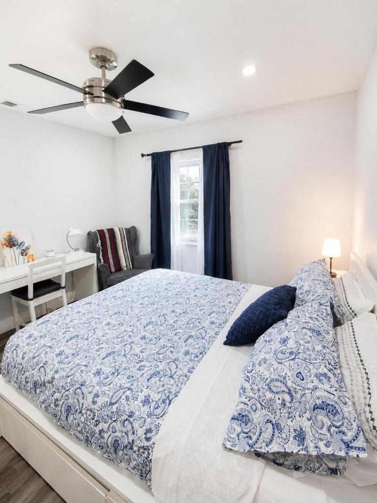 Poinsettia Paradise - 1 BDR Wing with Patio Near Beach - Tap to explore photos