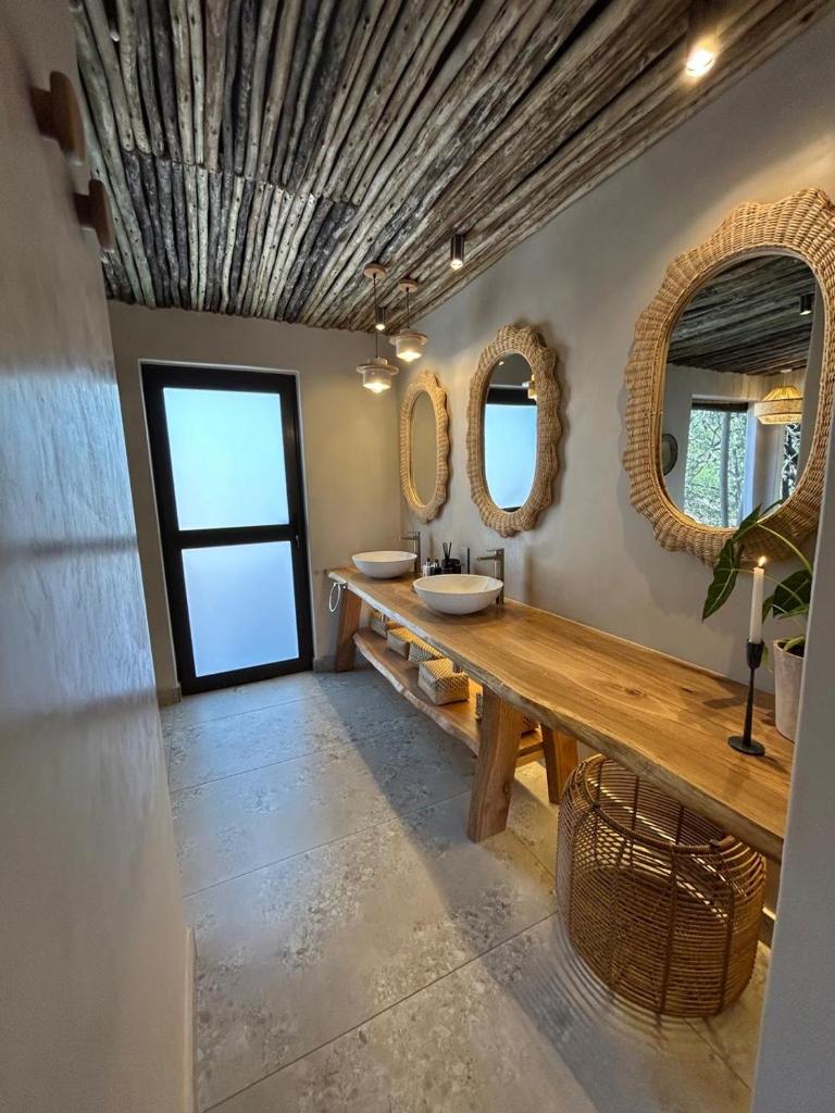 Ndzhaka Tented Camp - Tap to explore photos