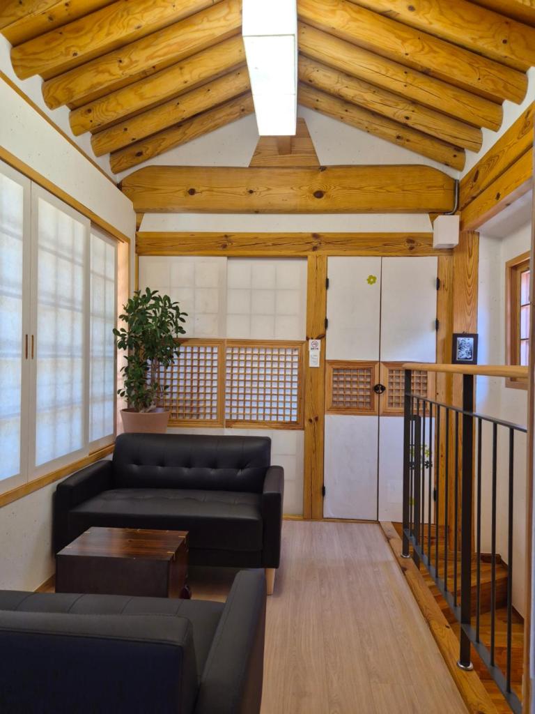 Hanok Stay Mikyeong - Tap to explore photos