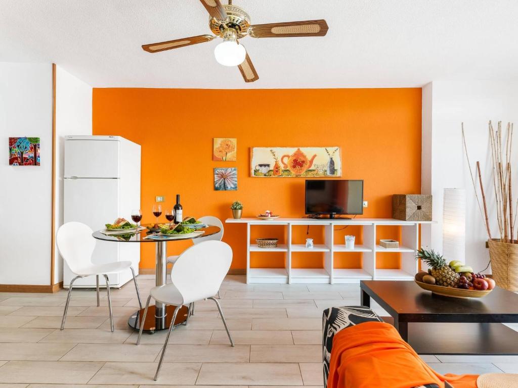 Orange Sunset Apartment - Tap to explore photos