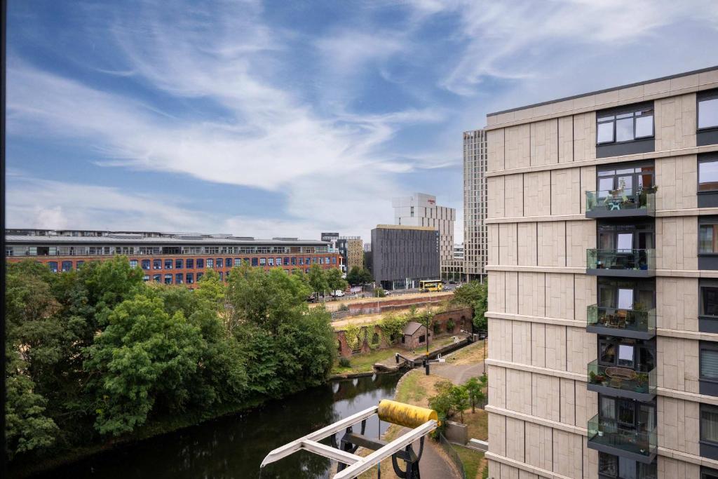 Ancoats Canalside Flat with Balcony