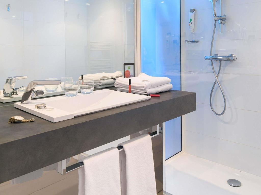 ibis Styles Menton Centre - Tap to explore photos