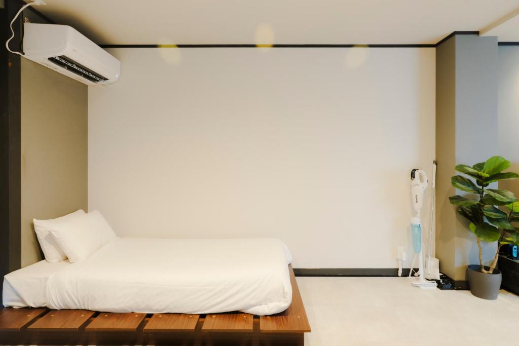 Tasone Stay OSAKA KT3F - Tap to explore photos