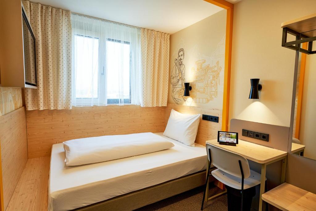 McDreams Hotel Ingolstadt - Tap to explore photos