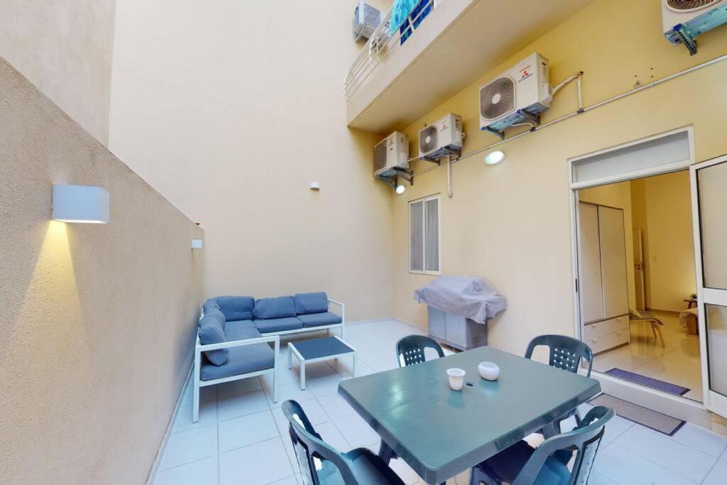 Spacious 3 bedroom maisonette - Tap to explore photos