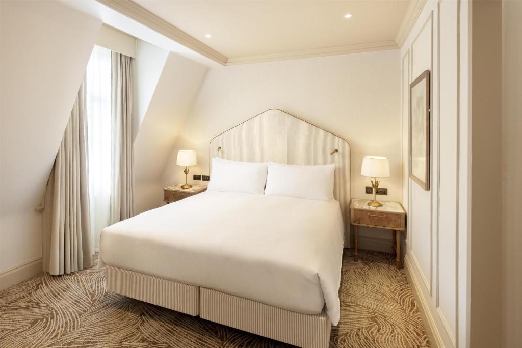 The Waldorf Hilton, London Room Type - Waldorf Deluxe King Room