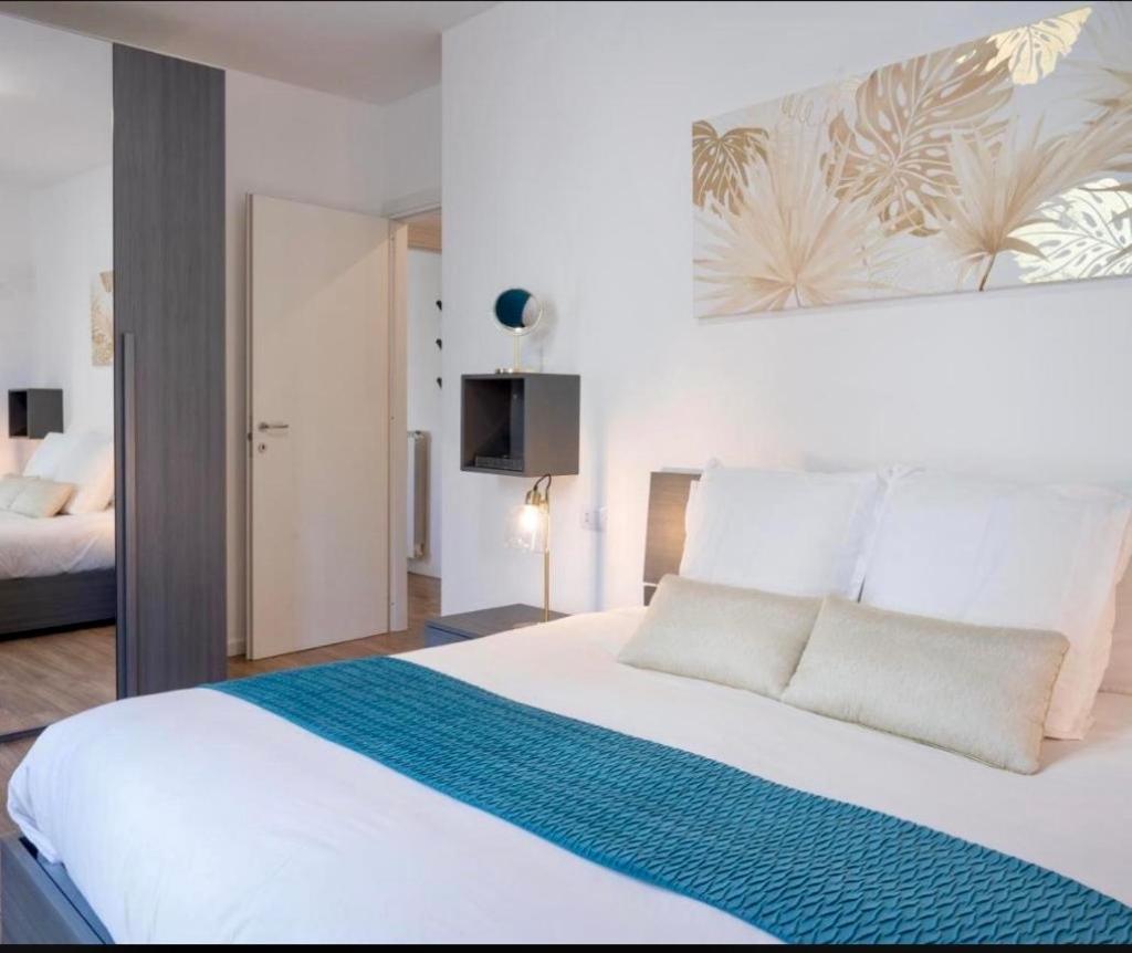 Lora apartment 1, free private parking, self check in, air conditioner - Tap to explore photos