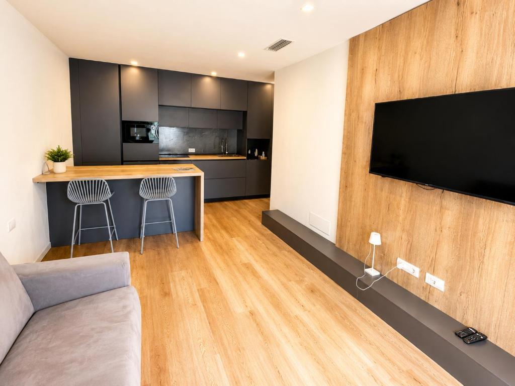 AD Suite Apartment - Tap to explore photos