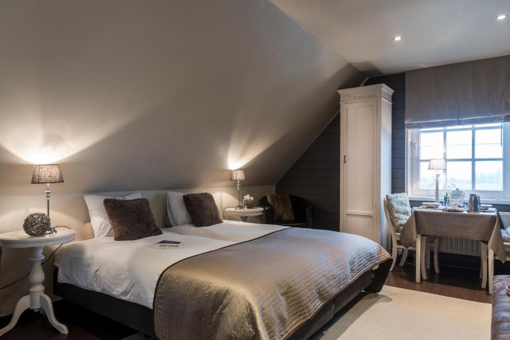 Casa-Cosi, tourist & business suites & flats with reserved parking and private terraces in shared garden with seasonal pool included, private sauna available photo 3