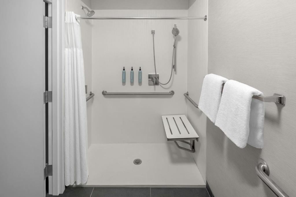 Courtyard Flint by Marriott - Tap to explore photos
