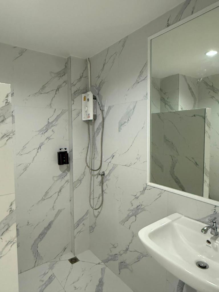 Toto Residence Room Type - Deluxe Twin Room