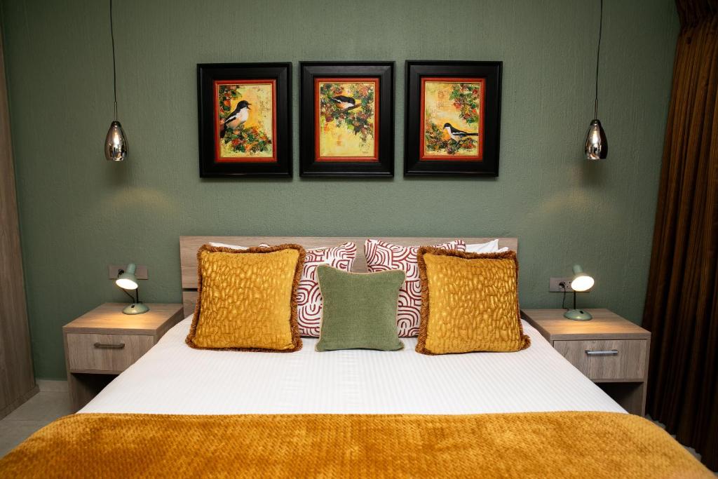 Boubou Bed and Breakfast - Tap to explore photos
