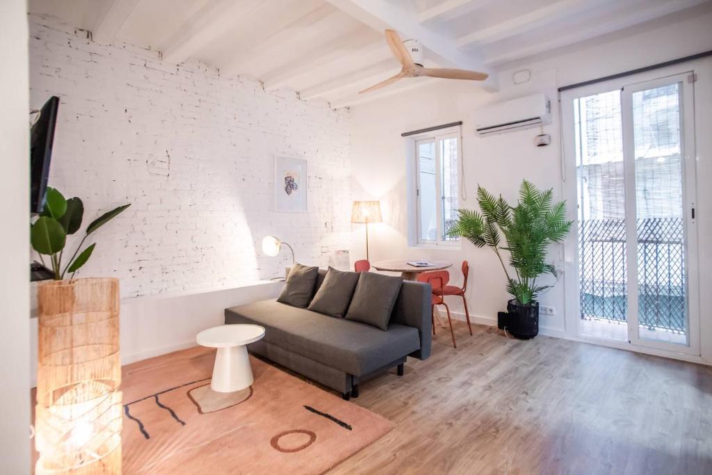 44POC1062 - Studio newly decorated in Poble Sec - Tap to explore photos